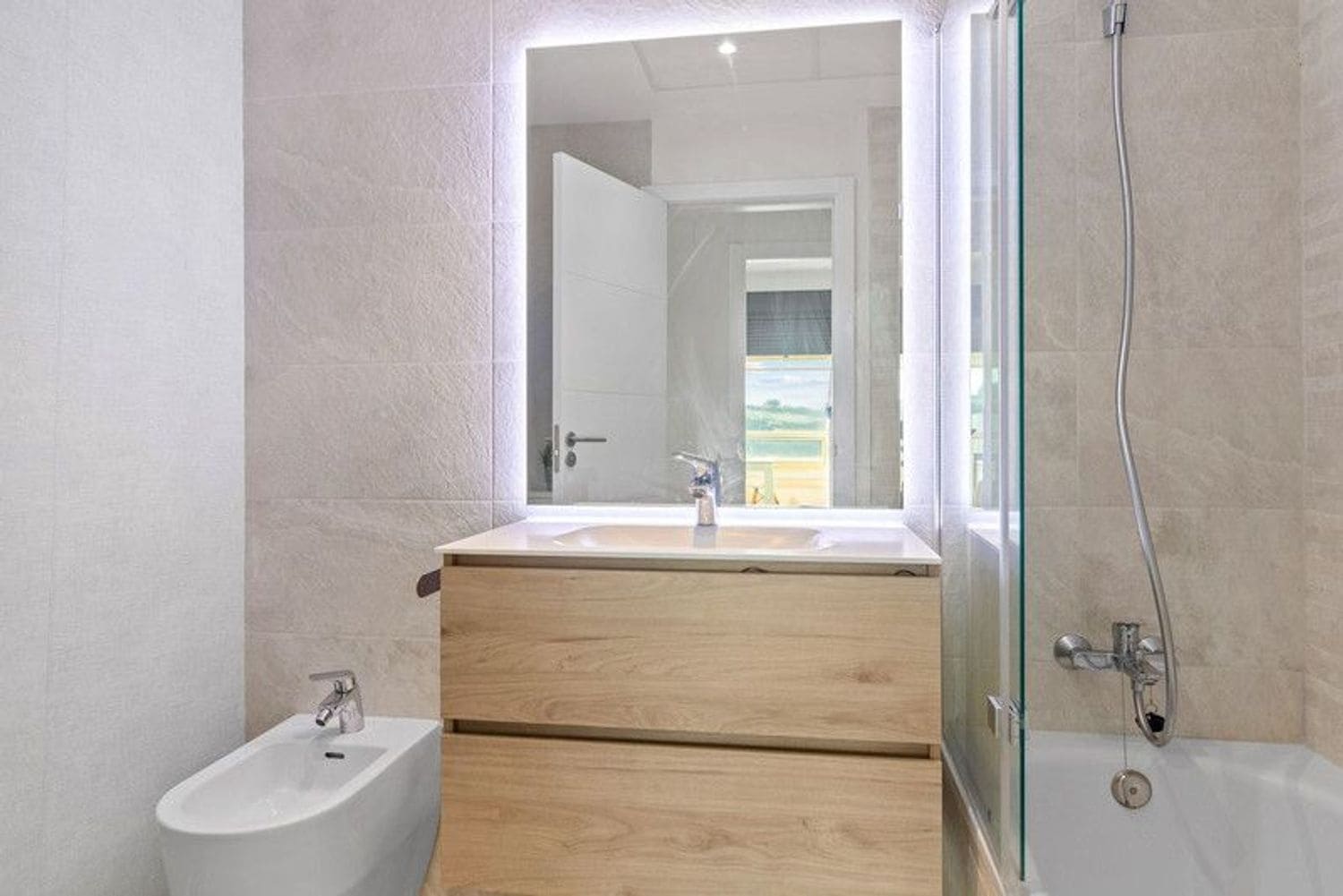 Apartamento de 2 habitaciones en Estepona en venta con piscina garaje - 485.000 € (Ref: 9815596)