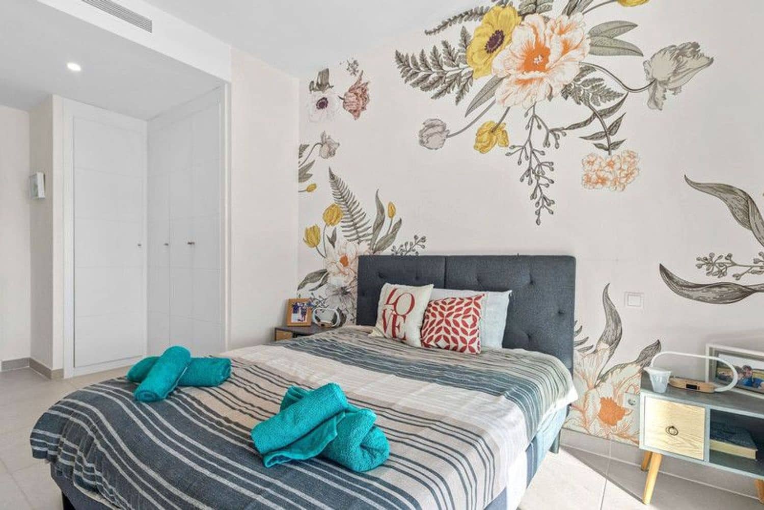 Apartamento de 2 habitaciones en Estepona en venta con piscina garaje - 485.000 € (Ref: 9815596)