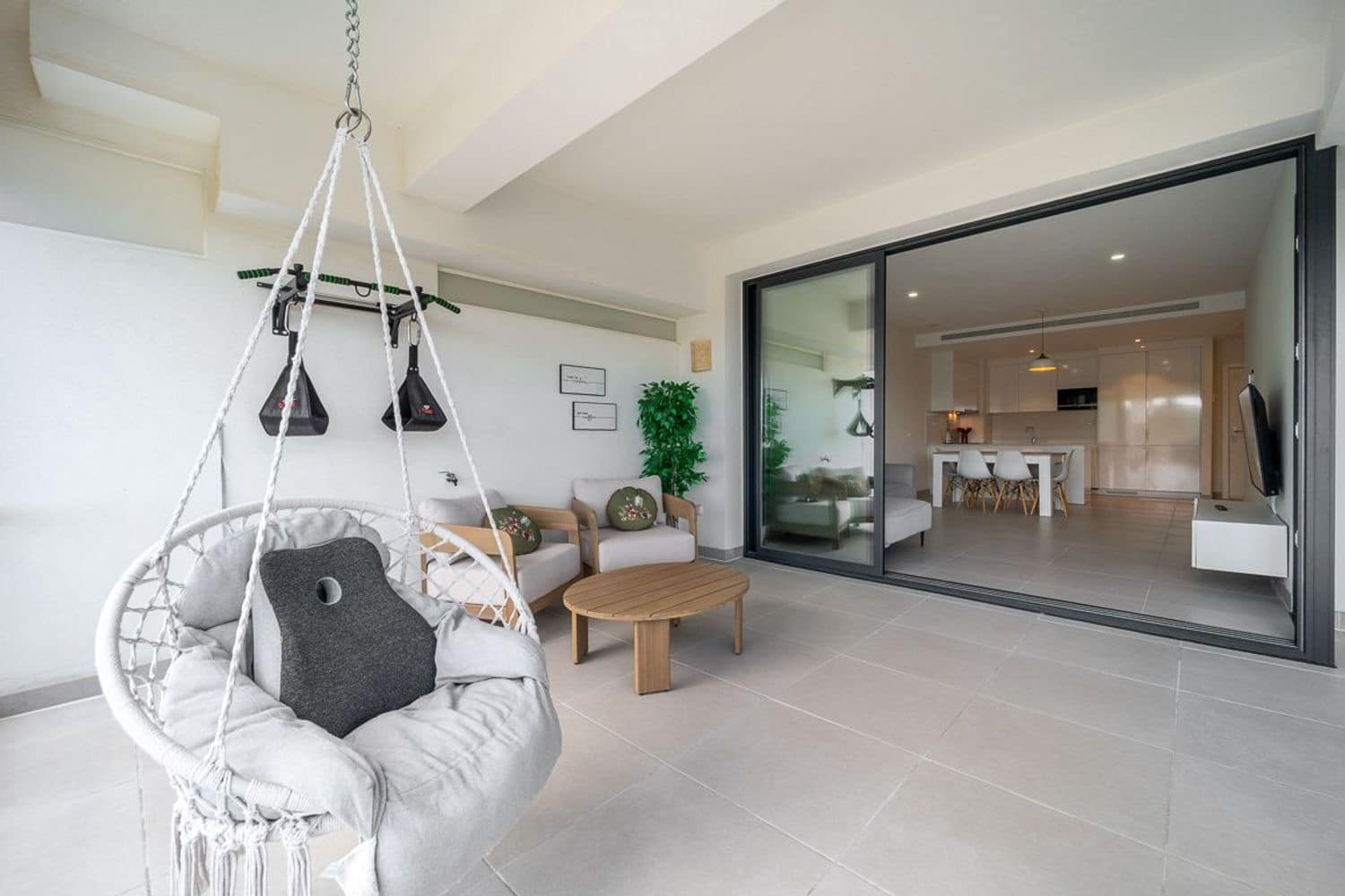 Apartamento de 2 habitaciones en Estepona en venta con piscina garaje - 485.000 € (Ref: 9815596)