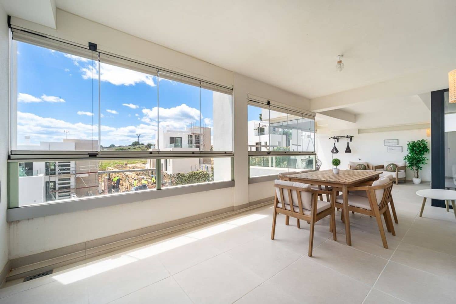 Apartamento de 2 habitaciones en Estepona en venta con piscina garaje - 485.000 € (Ref: 9815596)