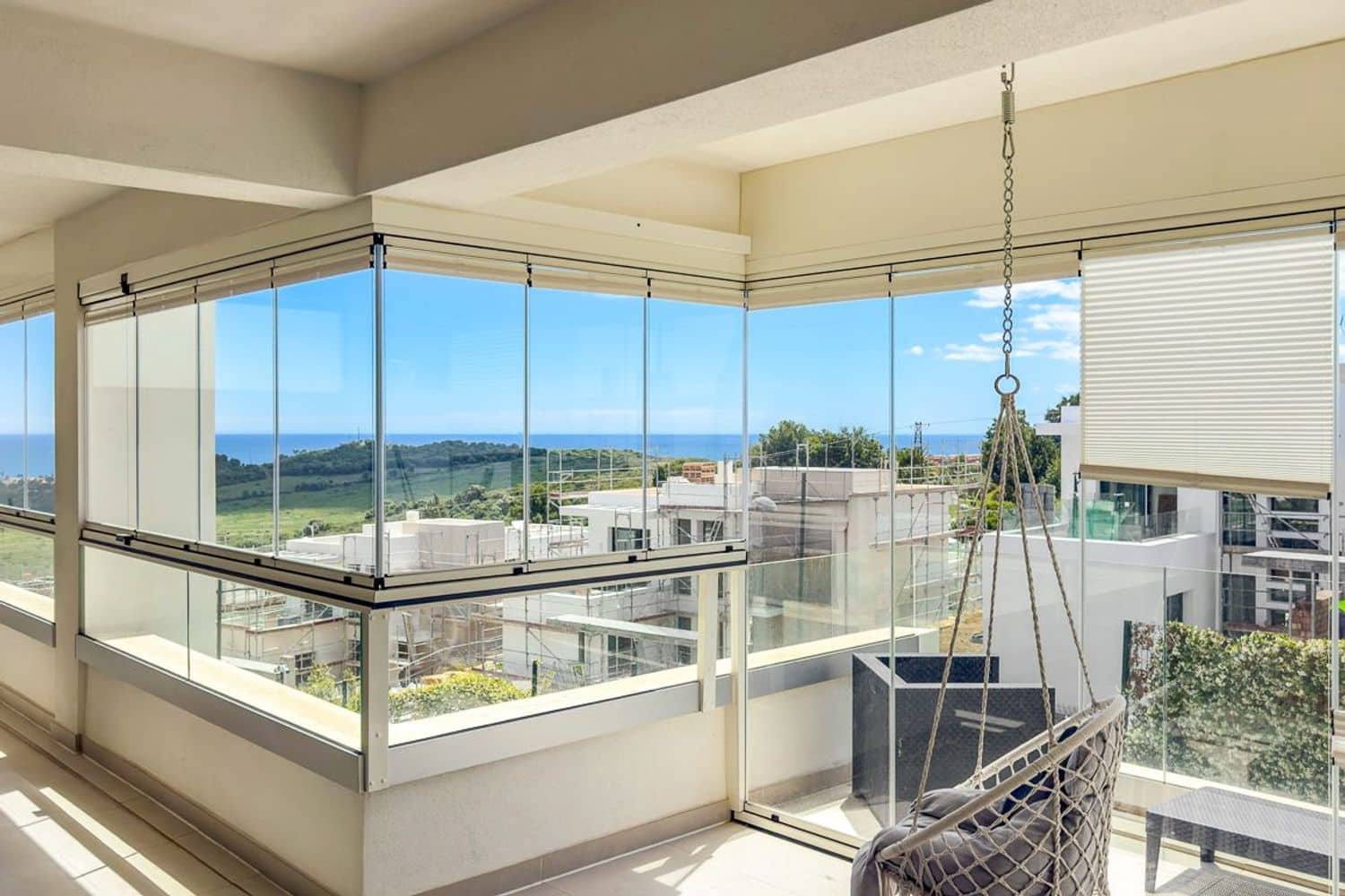 Apartamento de 2 habitaciones en Estepona en venta con piscina garaje - 485.000 € (Ref: 9815596)
