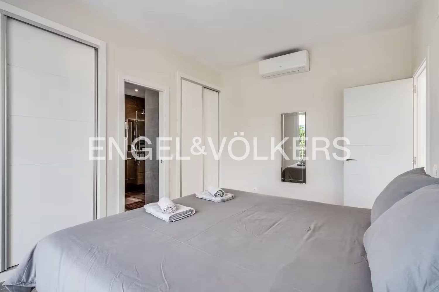 Chalet de 4 habitaciones en Estepona en venta con piscina garaje - 1.150.000 € (Ref: 9815597)