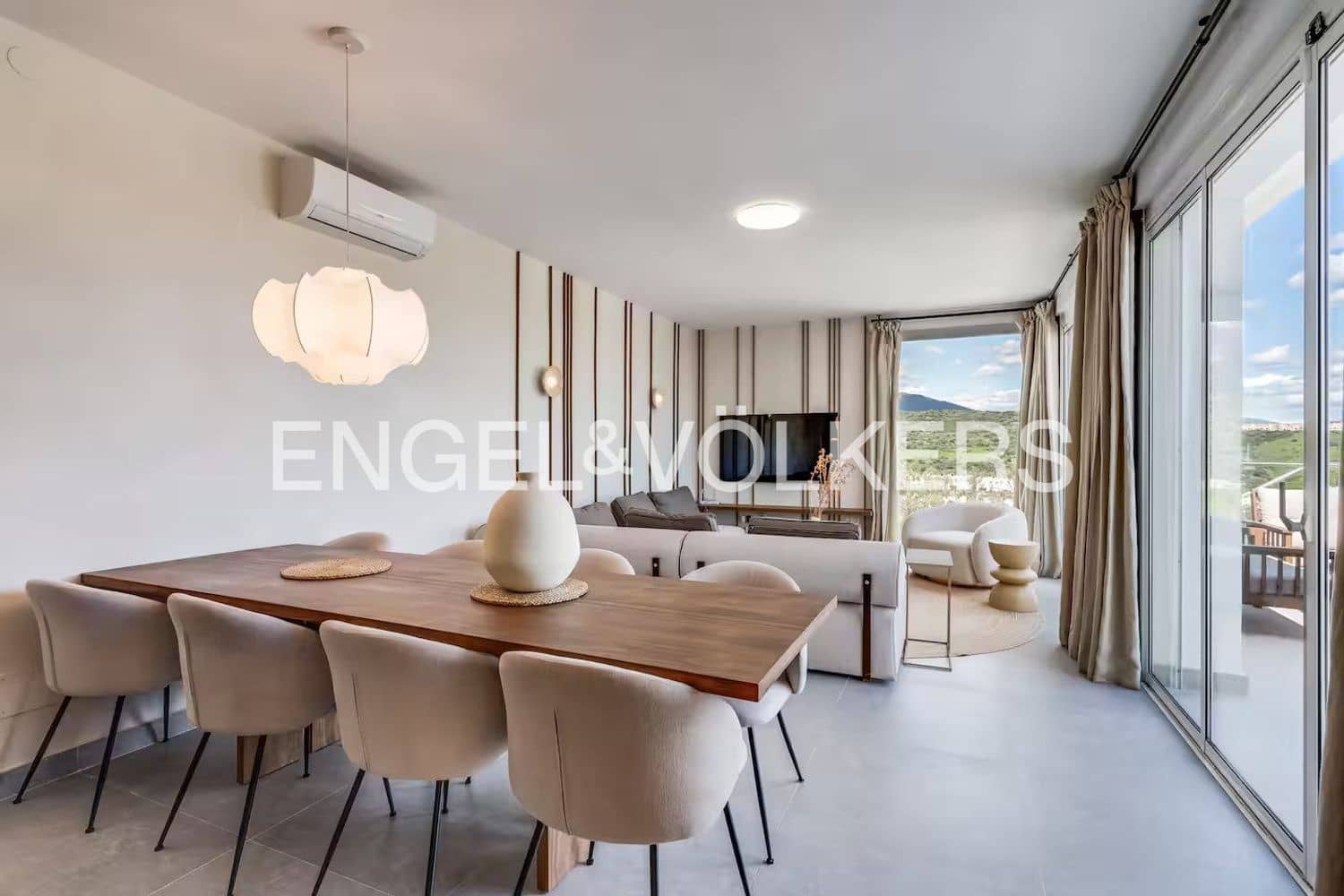 Chalet de 4 habitaciones en Estepona en venta con piscina garaje - 1.150.000 € (Ref: 9815597)