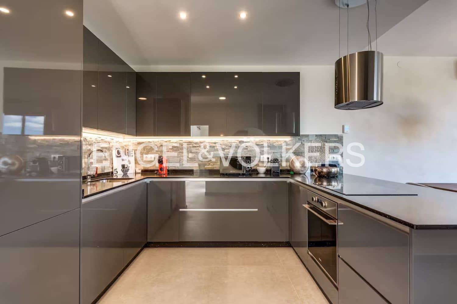Chalet de 4 habitaciones en Estepona en venta con piscina garaje - 1.150.000 € (Ref: 9815597)