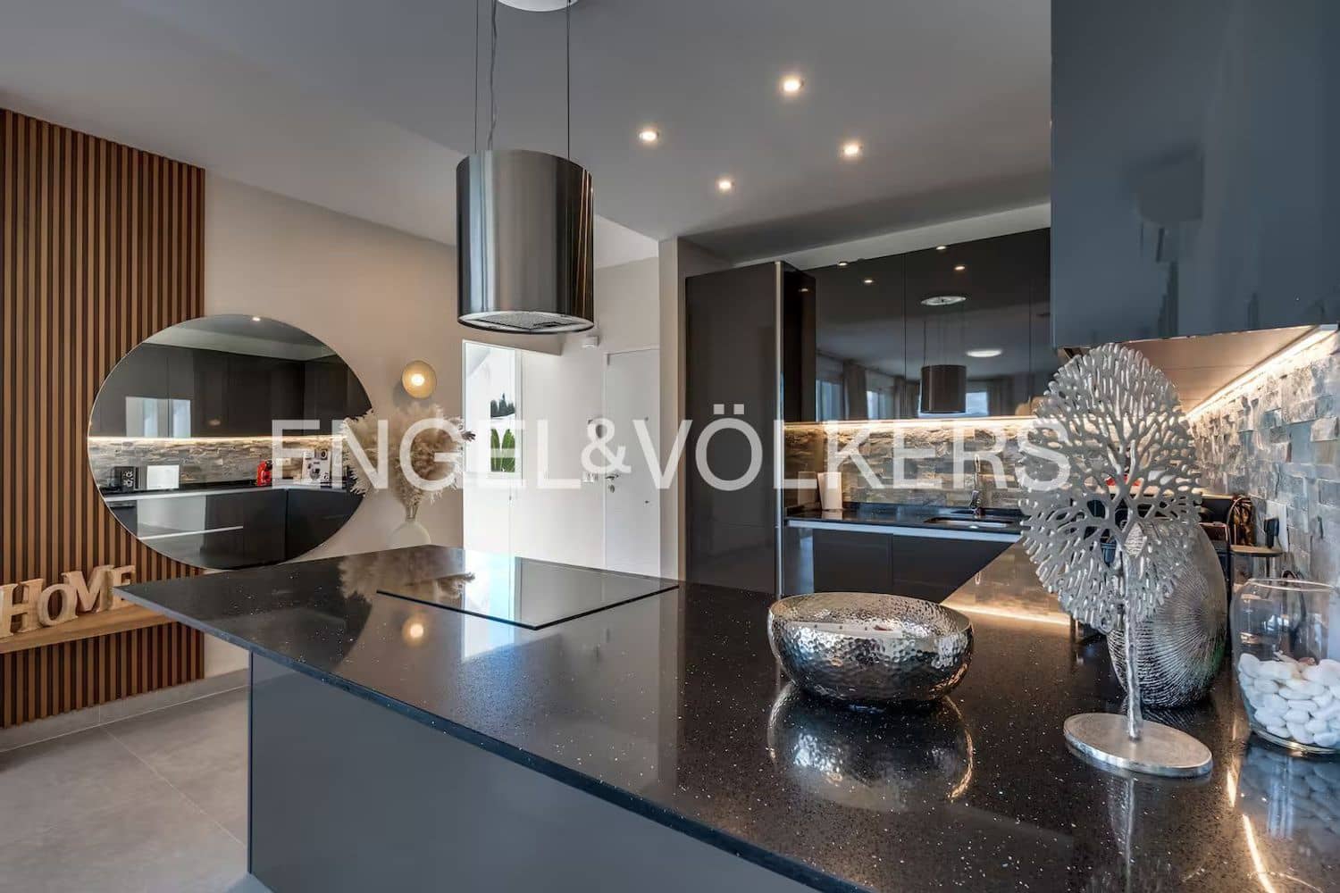 Chalet de 4 habitaciones en Estepona en venta con piscina garaje - 1.150.000 € (Ref: 9815597)