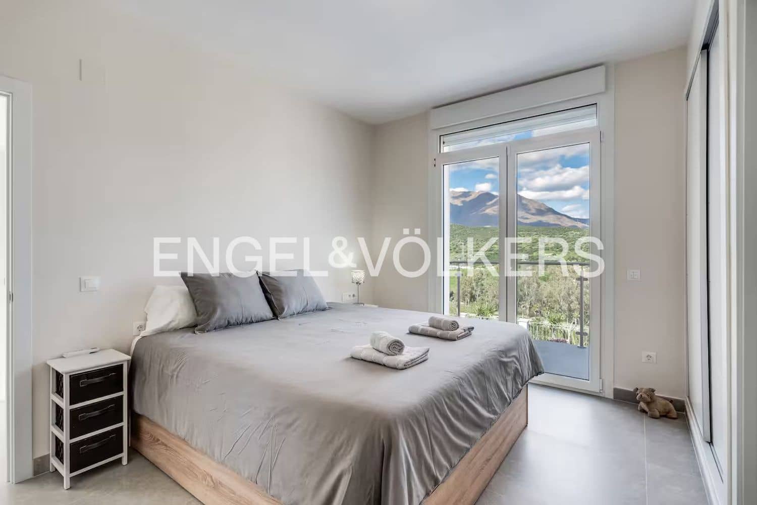 Chalet de 4 habitaciones en Estepona en venta con piscina garaje - 1.150.000 € (Ref: 9815597)