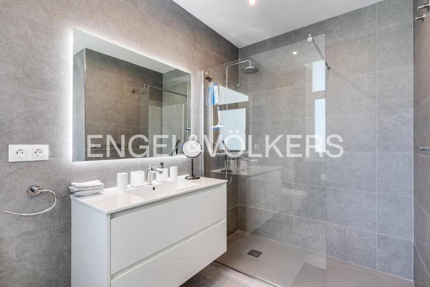 Chalet de 4 habitaciones en Estepona en venta con piscina garaje - 1.150.000 € (Ref: 9815597)