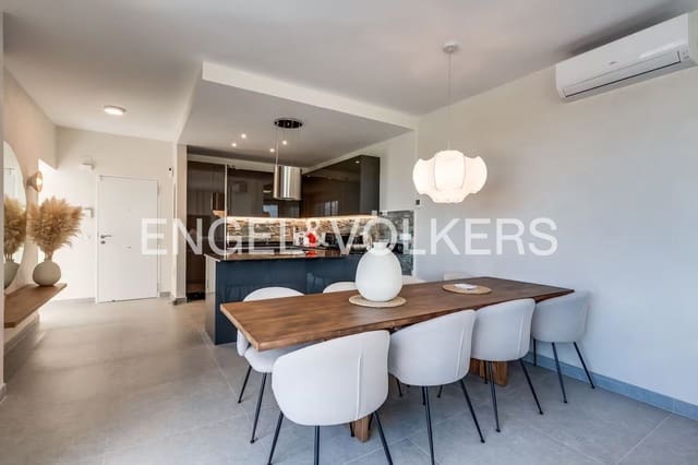Chalet de 4 habitaciones en Estepona Golf, Estepona en venta con piscina garaje - 1.150.000 € (Ref: 9815597)