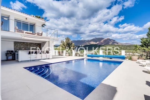 Chalet de 4 habitaciones en Estepona Golf, Estepona en venta con piscina garaje - 1.150.000 € (Ref: 9815597)