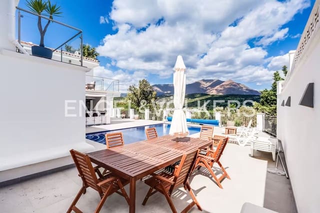 Chalet de 4 habitaciones en Estepona Golf, Estepona en venta con piscina garaje - 1.150.000 € (Ref: 9815597)