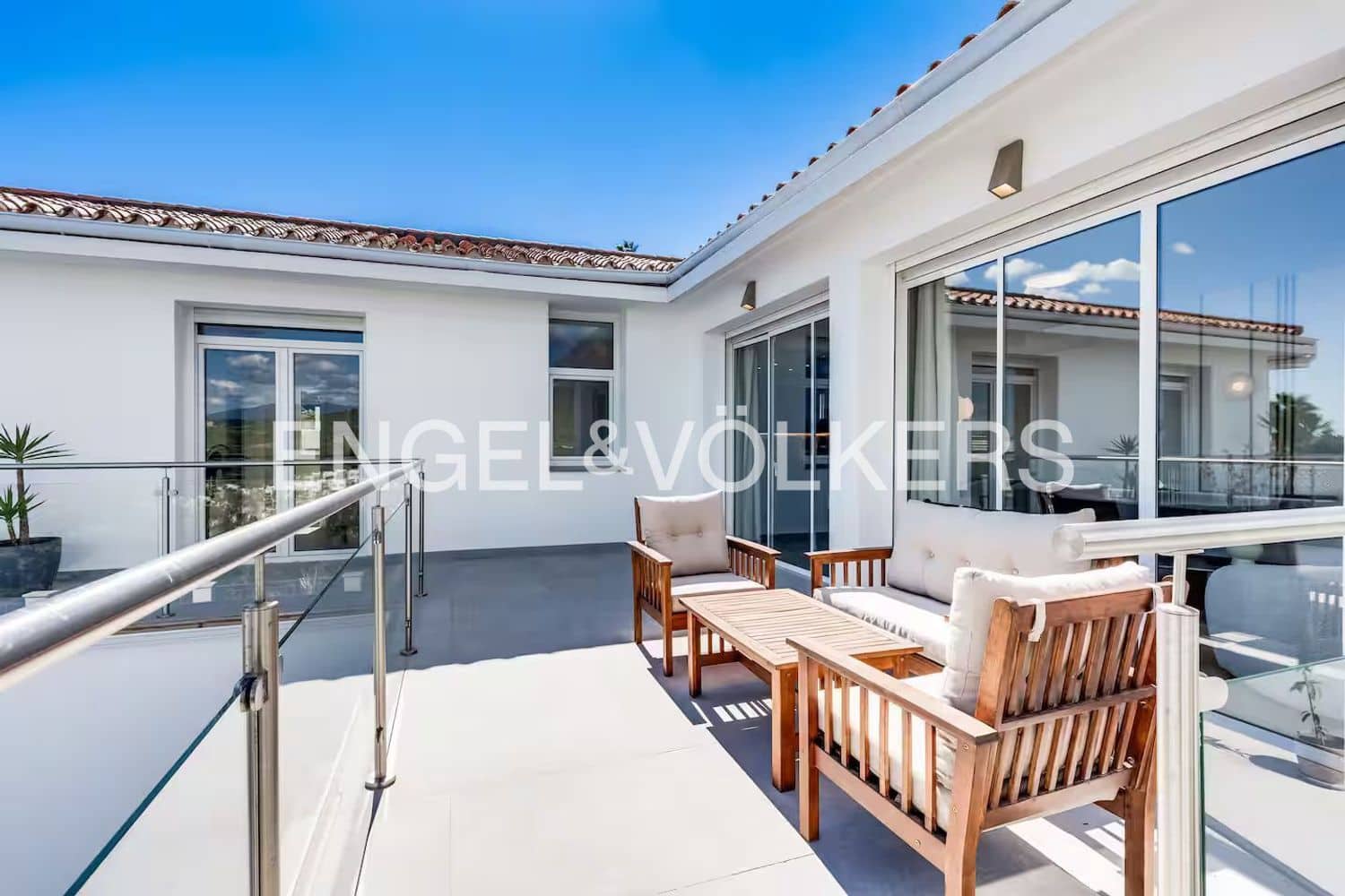 Chalet de 4 habitaciones en Estepona en venta con piscina garaje - 1.150.000 € (Ref: 9815597)