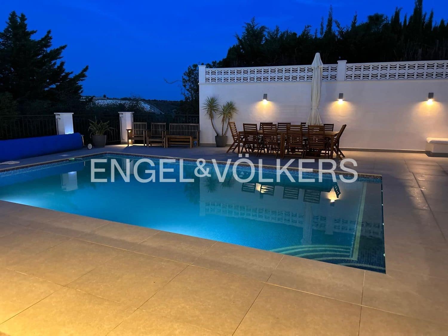 Chalet de 4 habitaciones en Estepona en venta con piscina garaje - 1.150.000 € (Ref: 9815597)