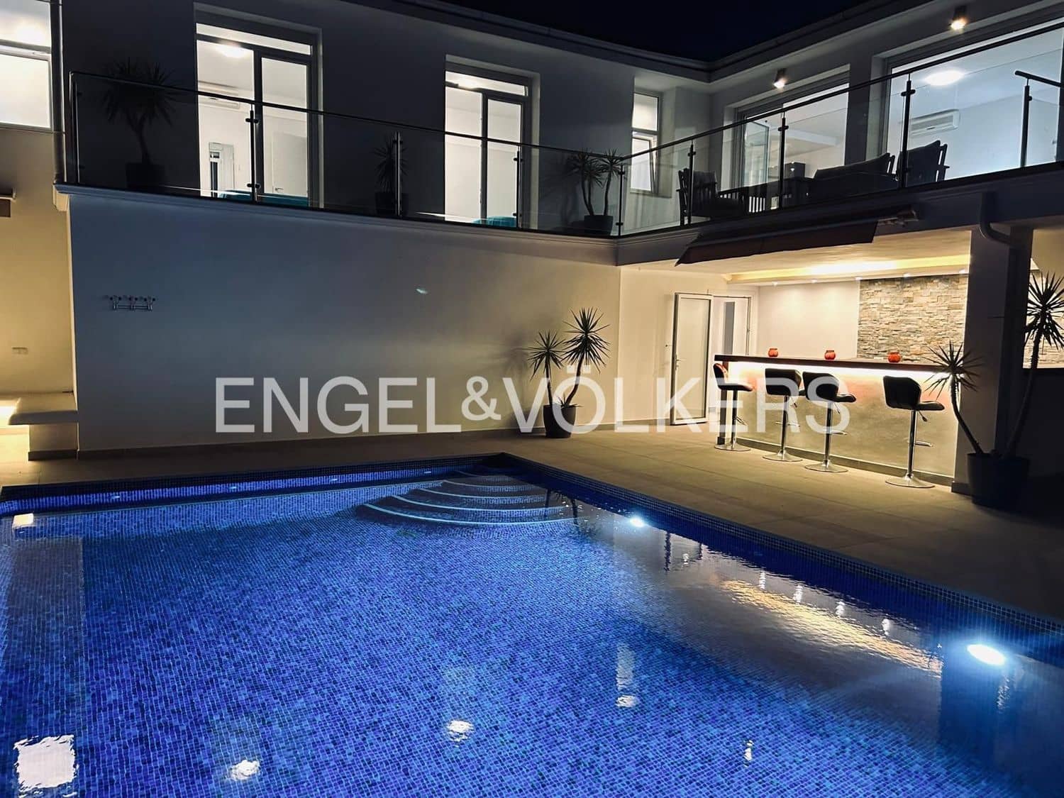 Chalet de 4 habitaciones en Estepona en venta con piscina garaje - 1.150.000 € (Ref: 9815597)