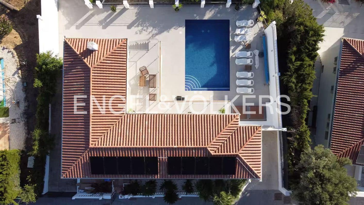 Chalet de 4 habitaciones en Estepona en venta con piscina garaje - 1.150.000 € (Ref: 9815597)