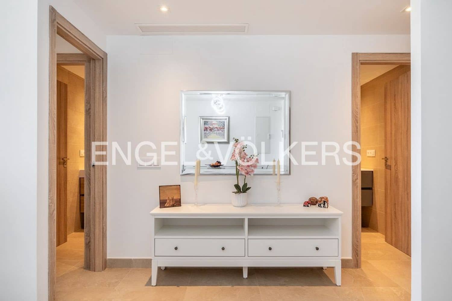 2 bedroom Apartment for sale in Estepona with pool garage - € 355,000 (Ref: 9824529)