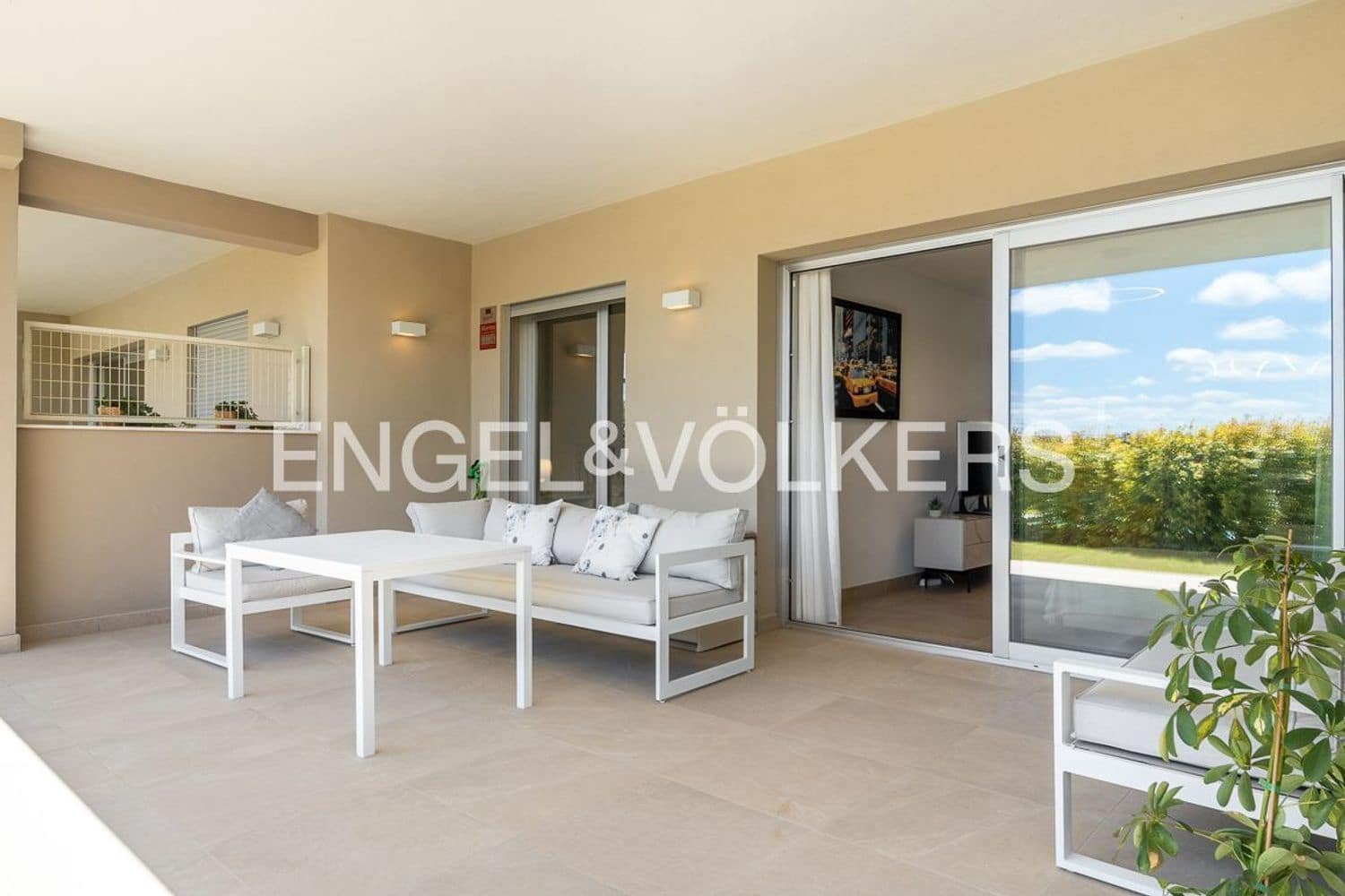 2 bedroom Apartment for sale in Estepona with pool garage - € 355,000 (Ref: 9824529)