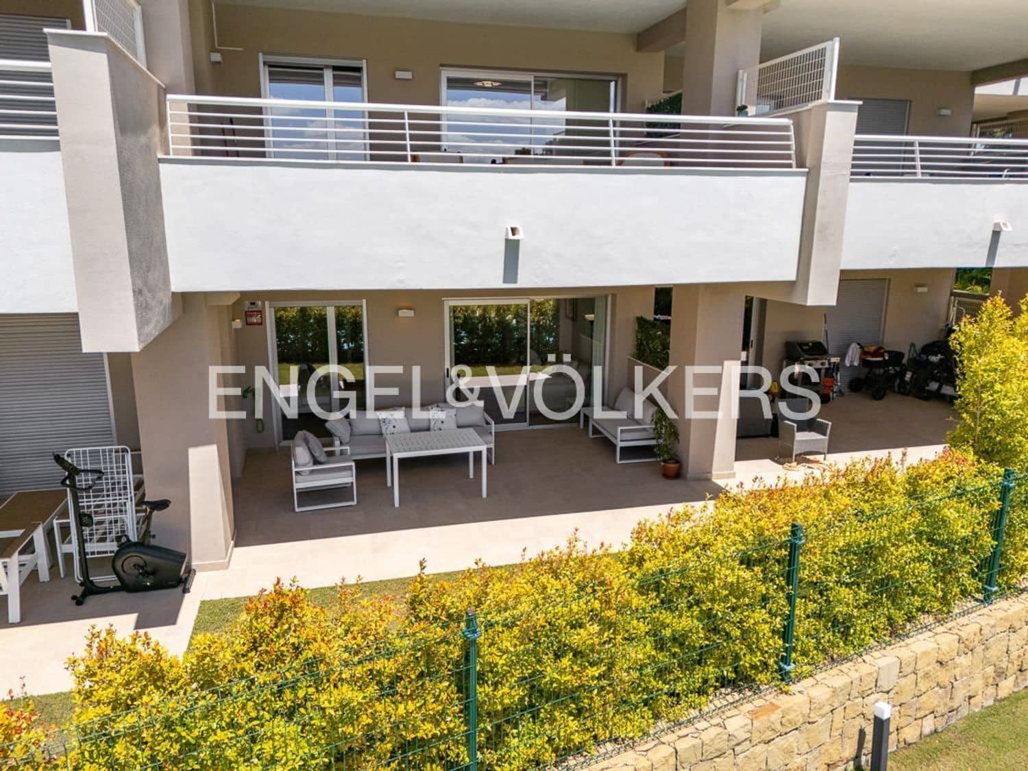 2 bedroom Apartment for sale in Estepona with pool garage - € 355,000 (Ref: 9824529)