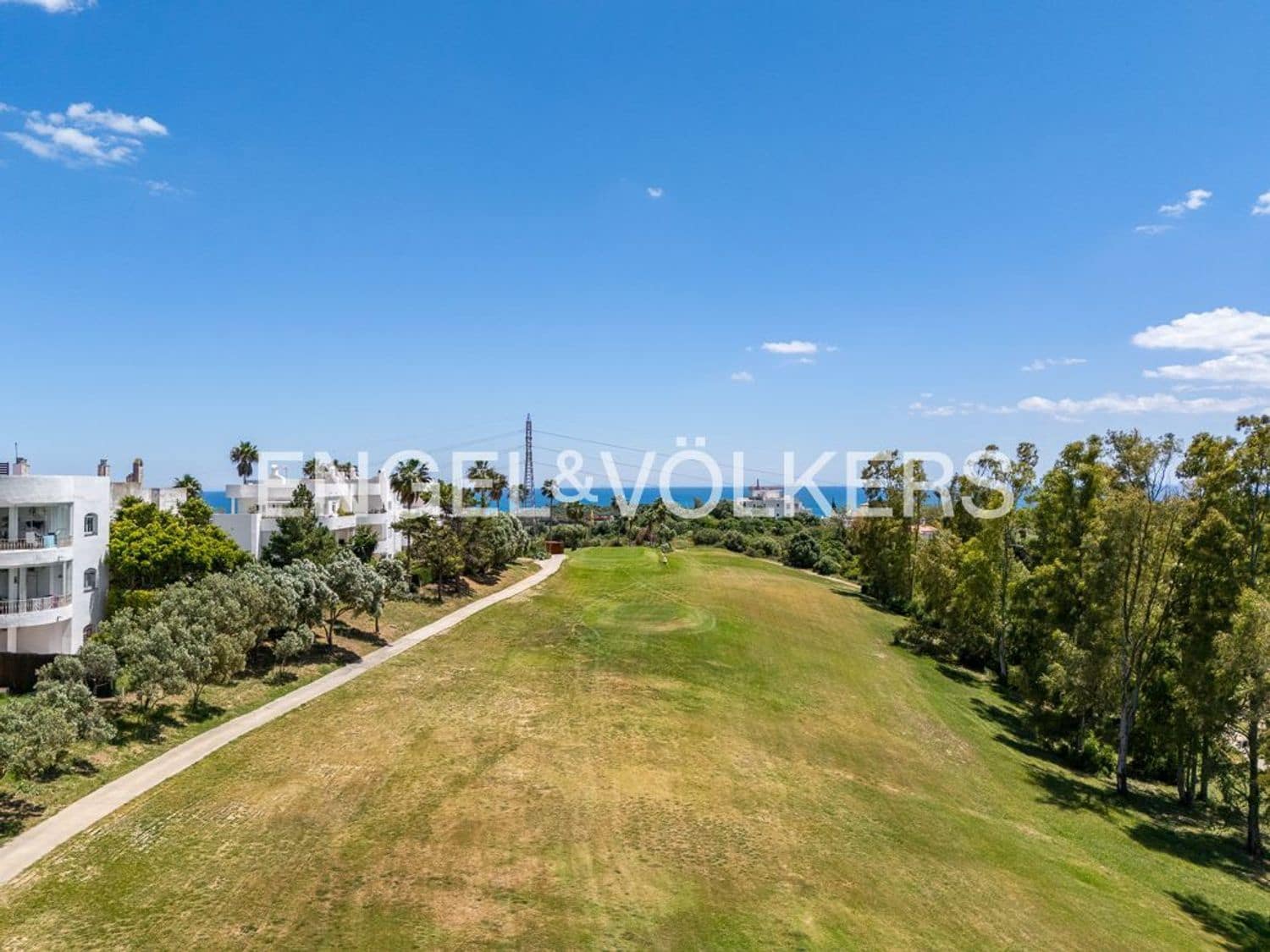 2 bedroom Apartment for sale in Estepona with pool garage - € 355,000 (Ref: 9824529)
