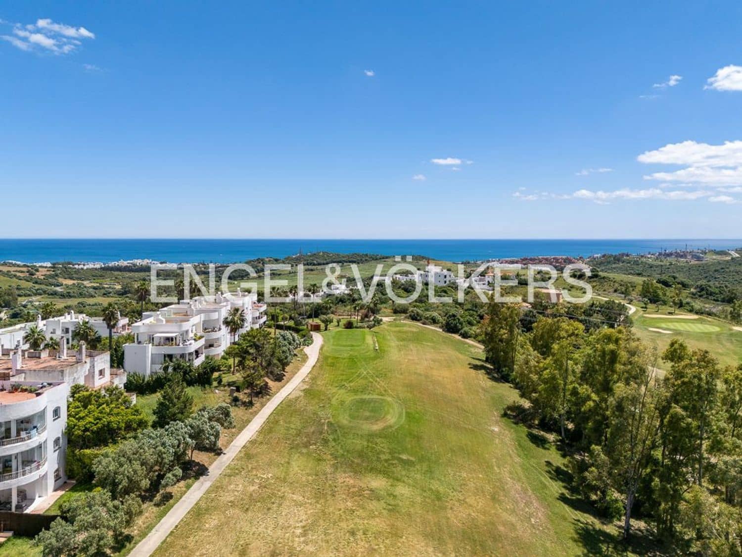 2 bedroom Apartment for sale in Estepona with pool garage - € 355,000 (Ref: 9824529)