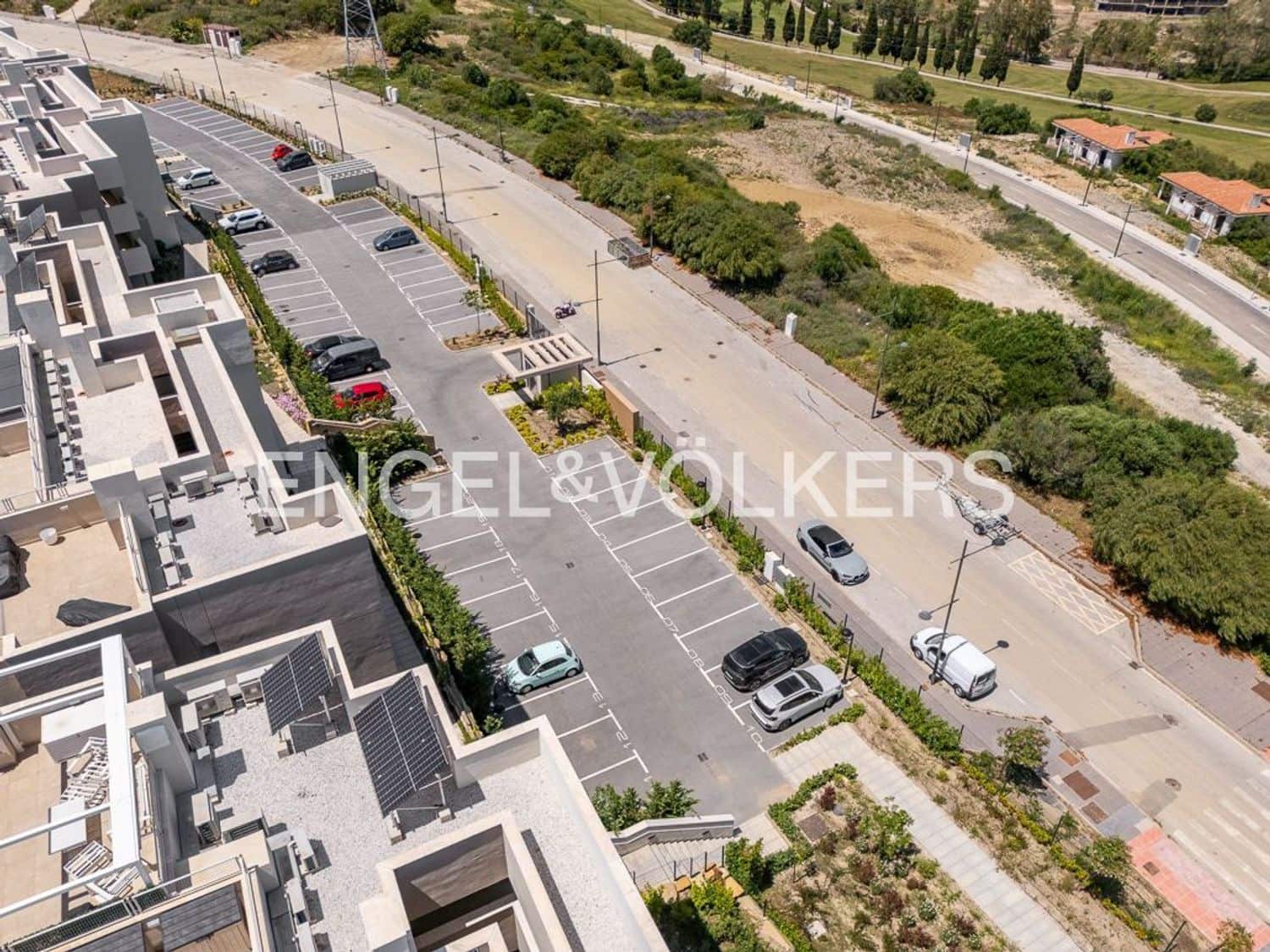 2 bedroom Apartment for sale in Estepona with pool garage - € 355,000 (Ref: 9824529)