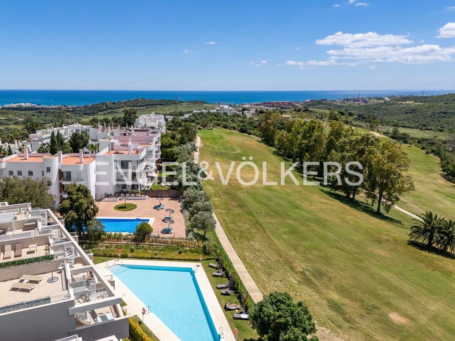 2 bedroom Apartment for sale in Estepona with pool garage - € 355,000 (Ref: 9824529)