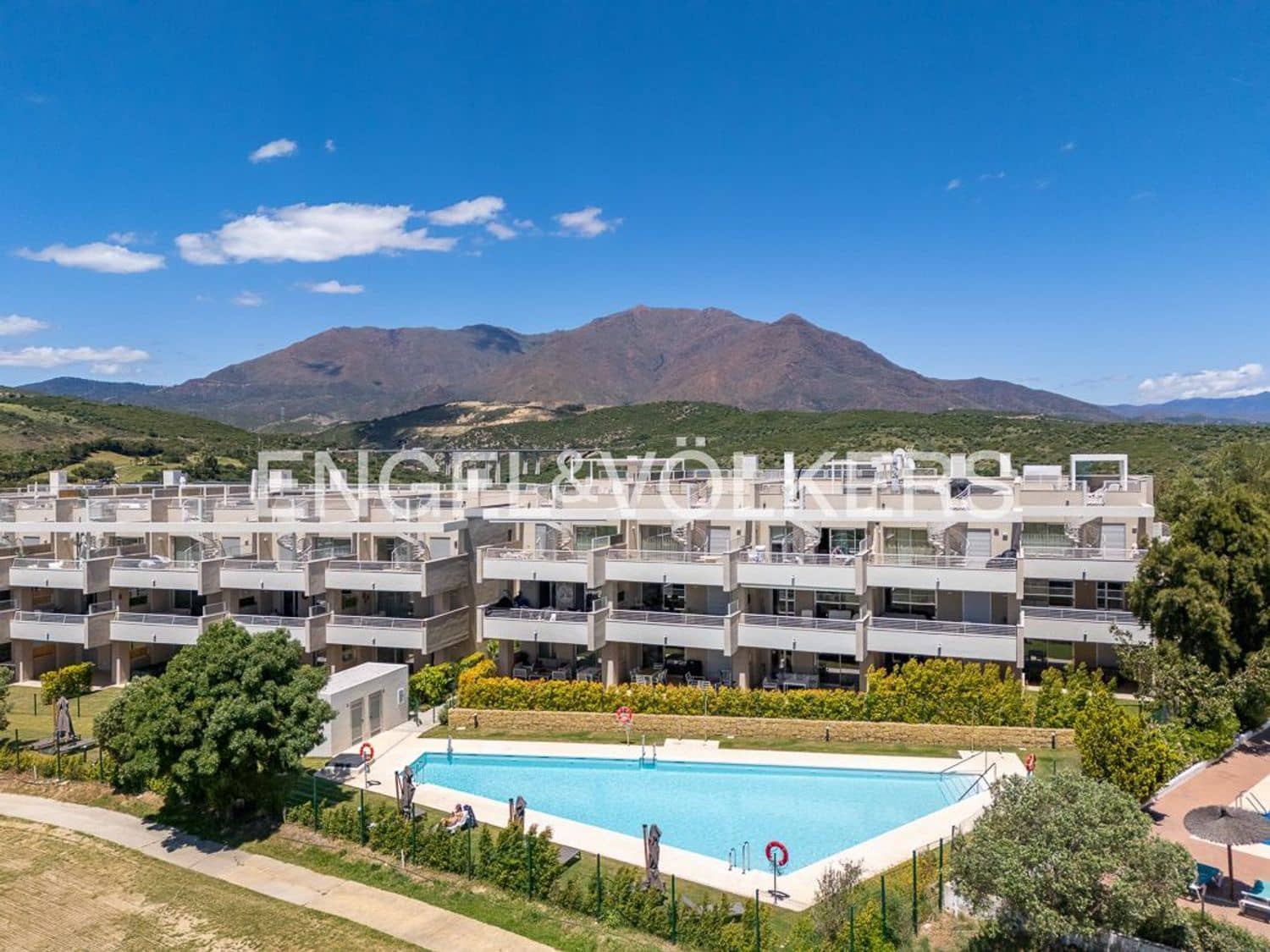 2 bedroom Apartment for sale in Estepona with pool garage - € 355,000 (Ref: 9824529)