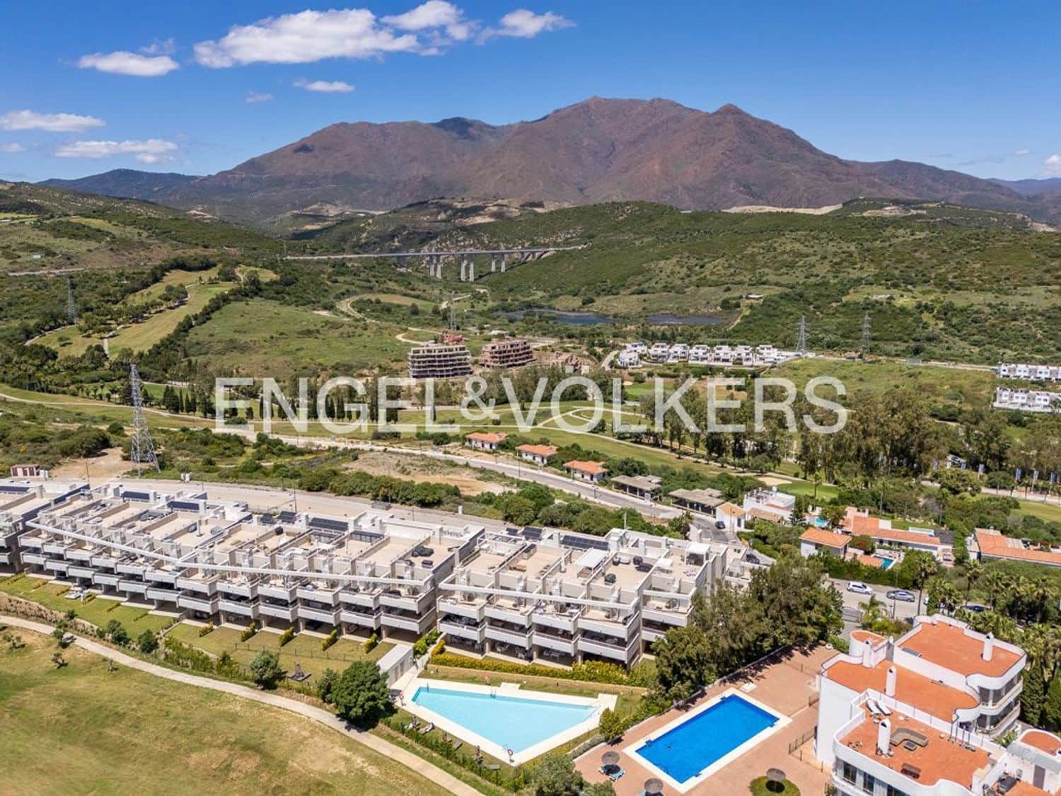 2 bedroom Apartment for sale in Estepona with pool garage - € 355,000 (Ref: 9824529)