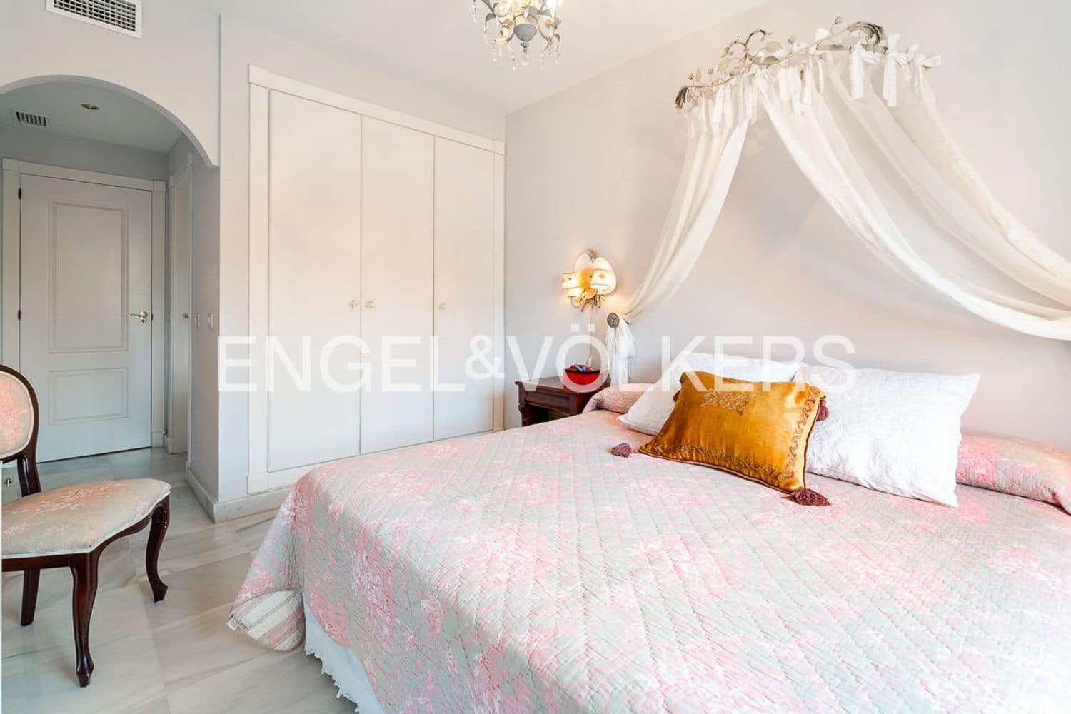 3 soverom Leilighet til salgs i New Golden Mile med svømmebasseng garasje - € 630 000 (Ref: 9824530)