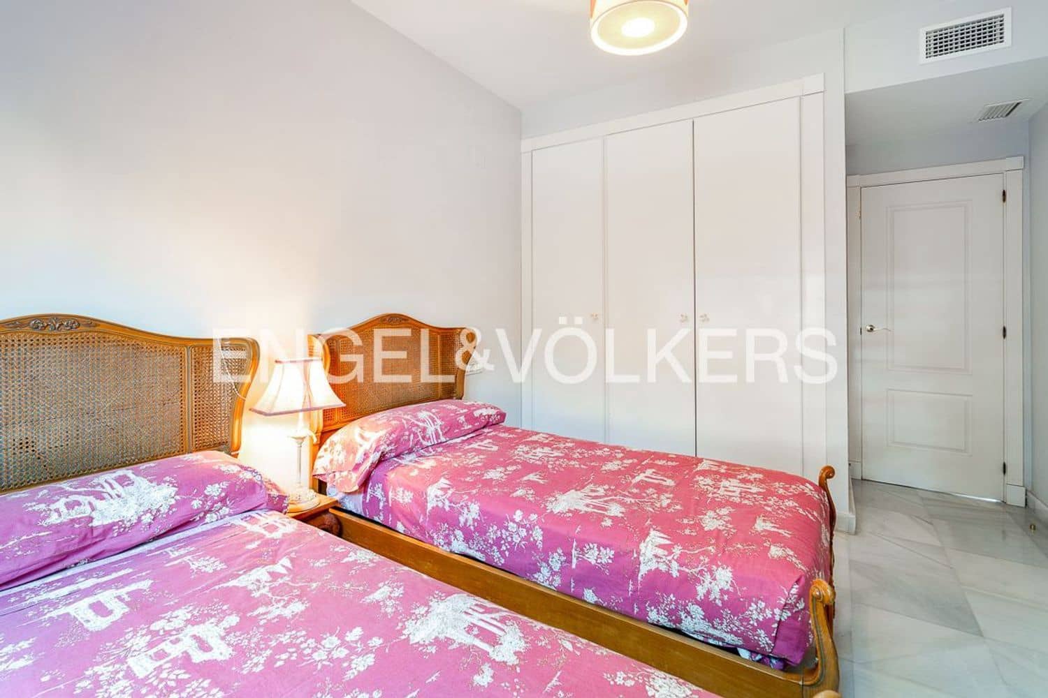 3 soverom Leilighet til salgs i New Golden Mile med svømmebasseng garasje - € 630 000 (Ref: 9824530)