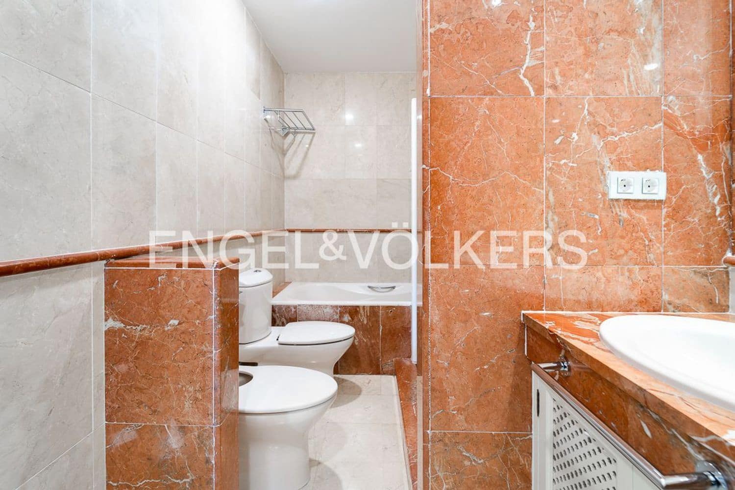 3 soverom Leilighet til salgs i New Golden Mile med svømmebasseng garasje - € 630 000 (Ref: 9824530)