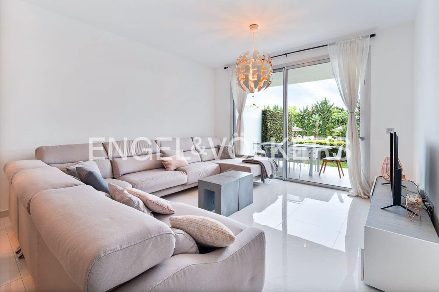 Apartamento de 4 habitaciones en New Golden Mile en venta con piscina garaje - 695.000 € (Ref: 9824531)