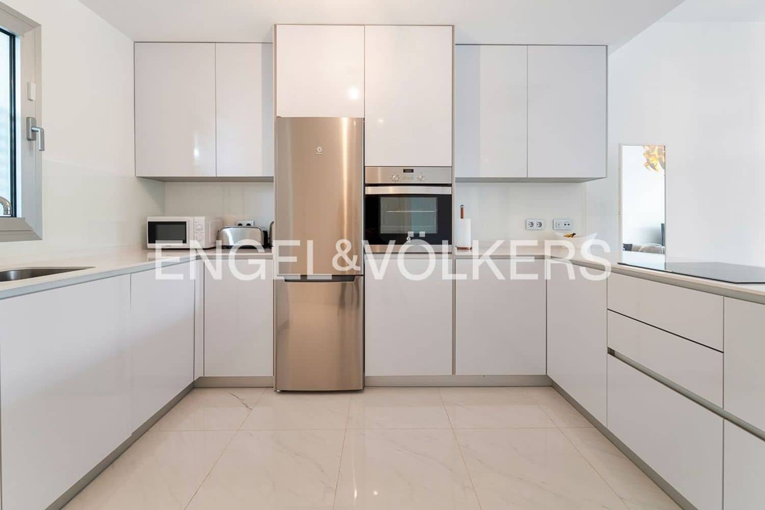 Apartamento de 4 habitaciones en New Golden Mile en venta con piscina garaje - 695.000 € (Ref: 9824531)
