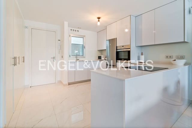 Apartamento de 4 habitaciones en Bel-Air, Estepona en venta con piscina garaje - 695.000 € (Ref: 9824531)