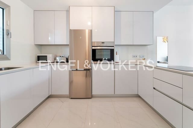 Apartamento de 4 habitaciones en Bel-Air, Estepona en venta con piscina garaje - 695.000 € (Ref: 9824531)