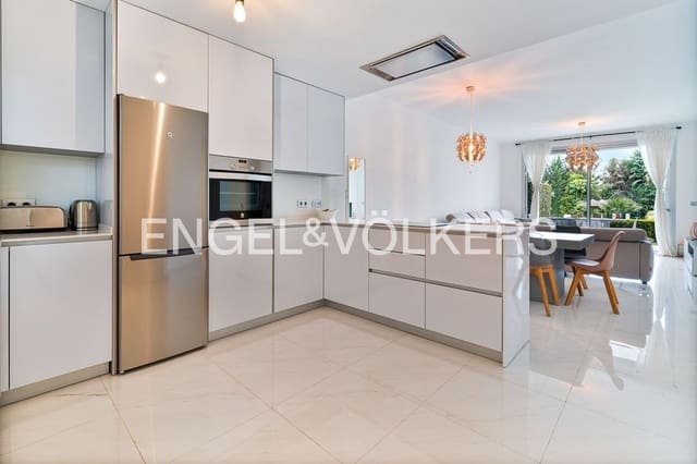 Apartamento de 4 habitaciones en Bel-Air, Estepona en venta con piscina garaje - 695.000 € (Ref: 9824531)