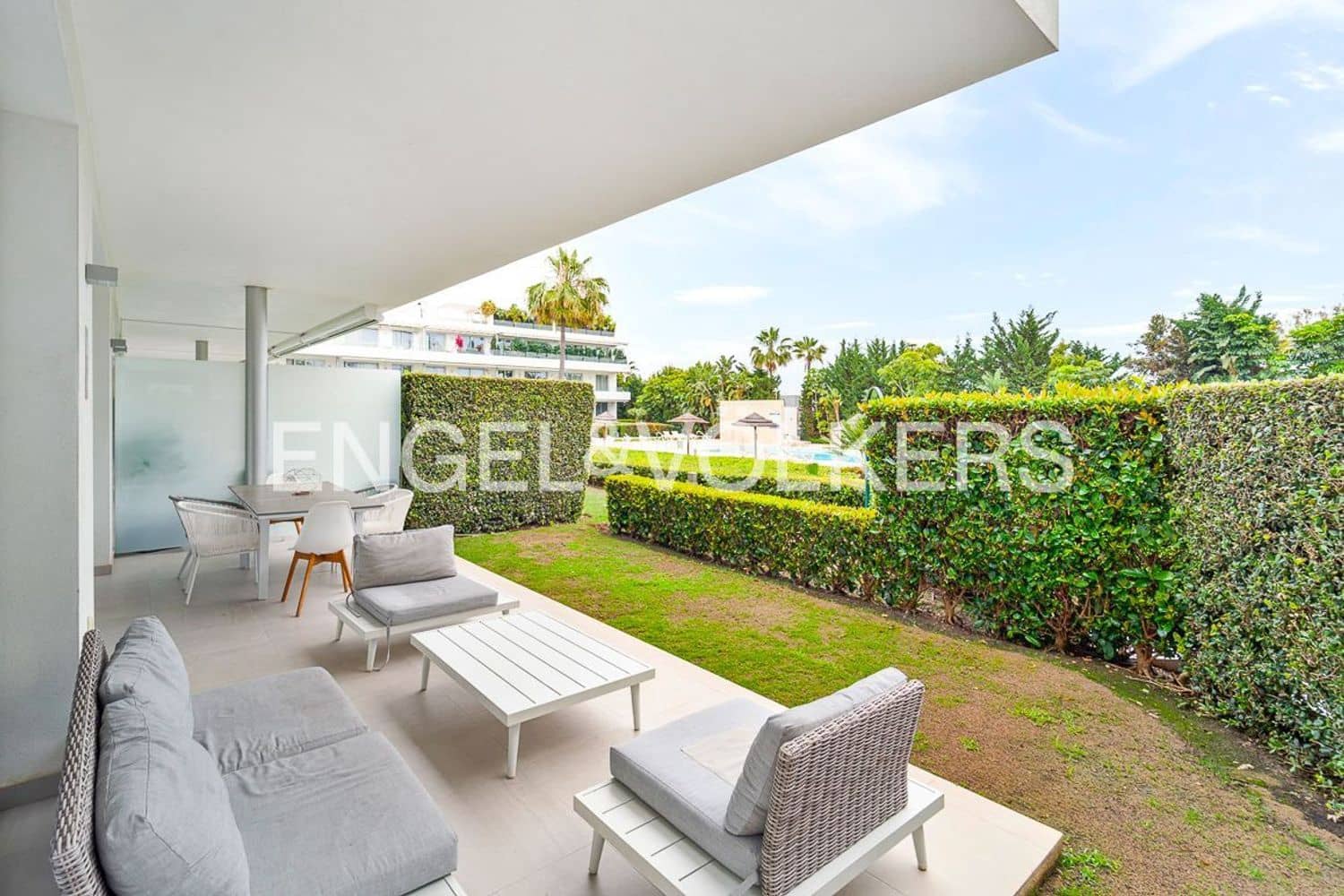 Apartamento de 4 habitaciones en New Golden Mile en venta con piscina garaje - 695.000 € (Ref: 9824531)