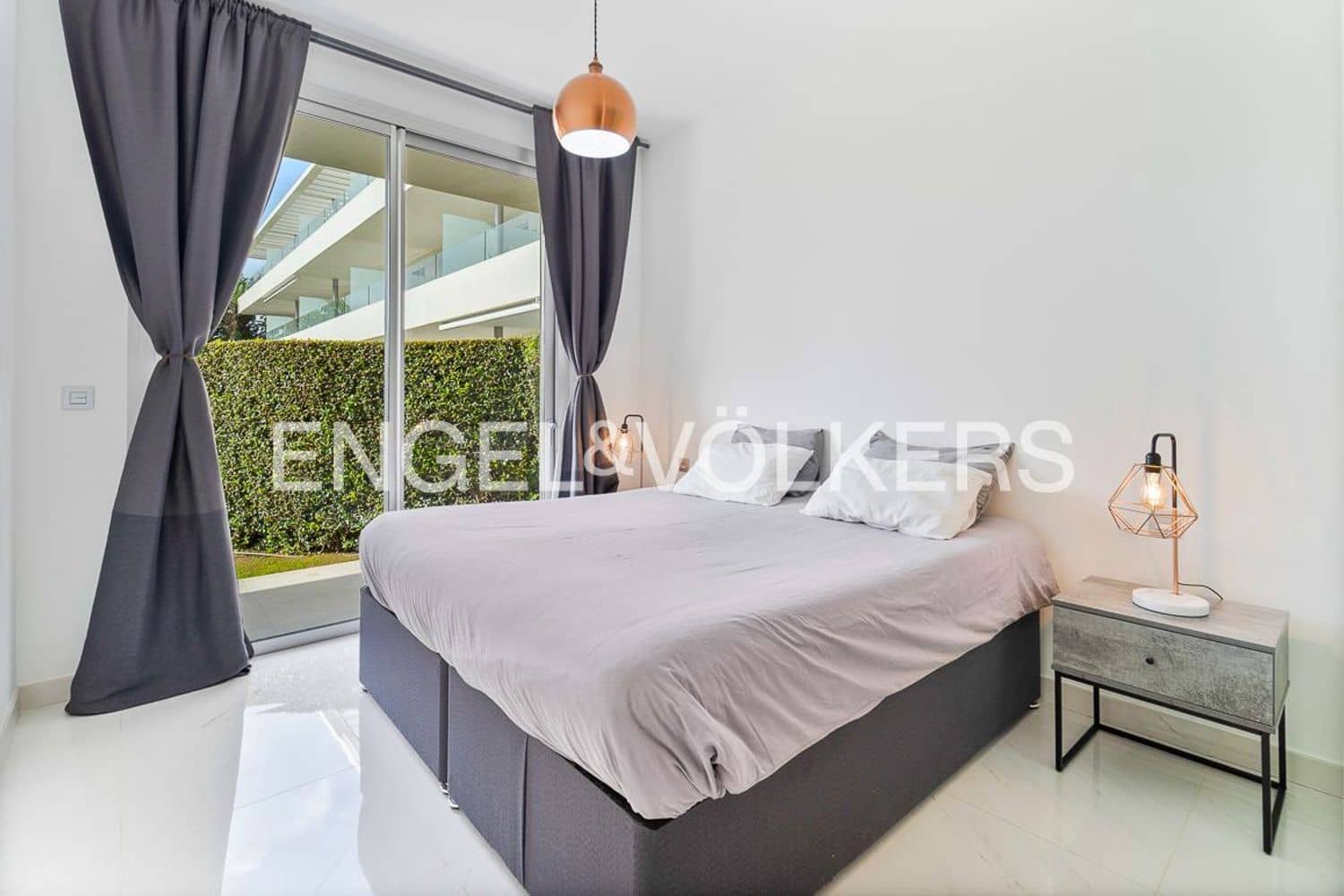 Apartamento de 4 habitaciones en New Golden Mile en venta con piscina garaje - 695.000 € (Ref: 9824531)