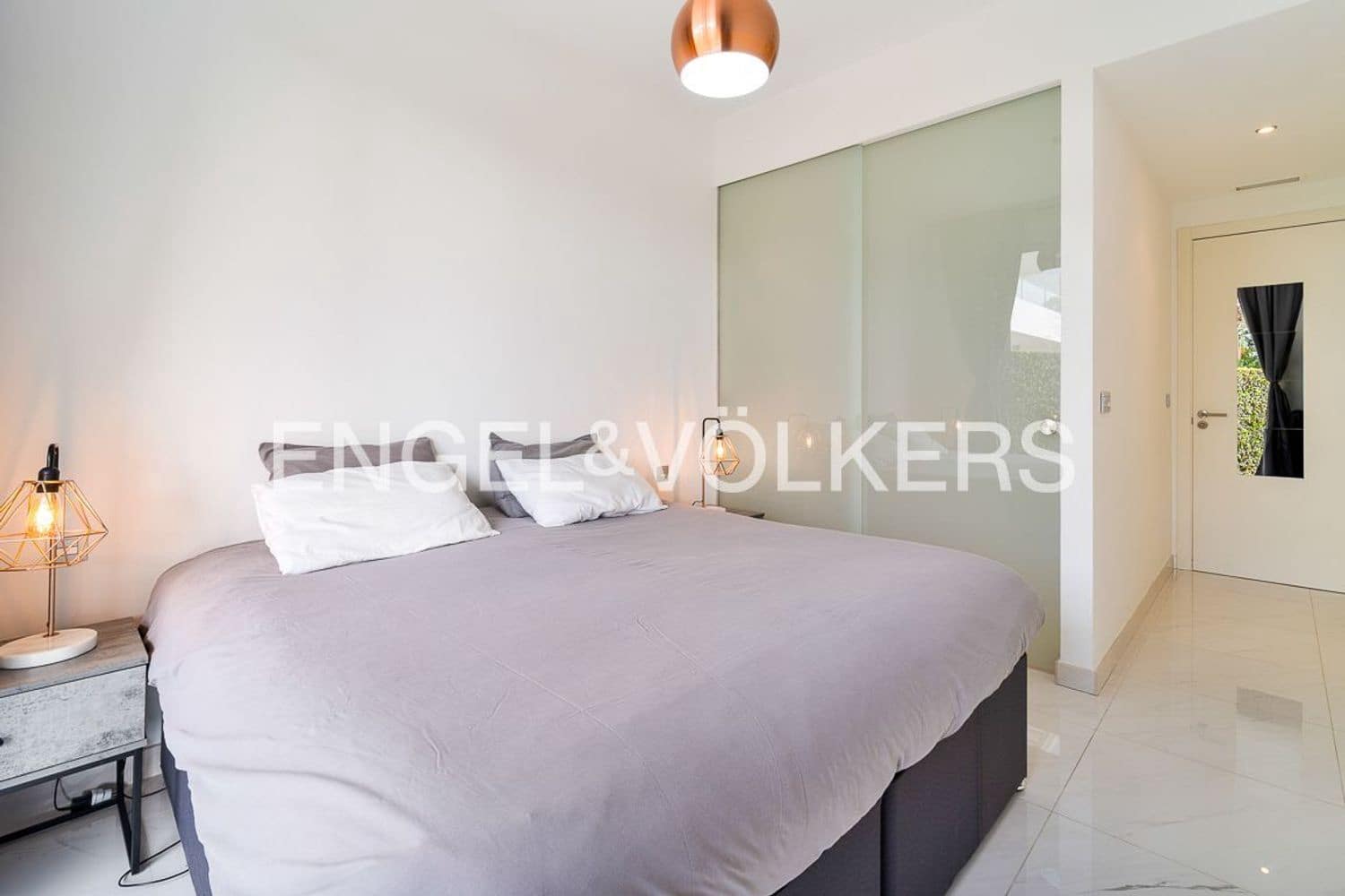 Apartamento de 4 habitaciones en New Golden Mile en venta con piscina garaje - 695.000 € (Ref: 9824531)