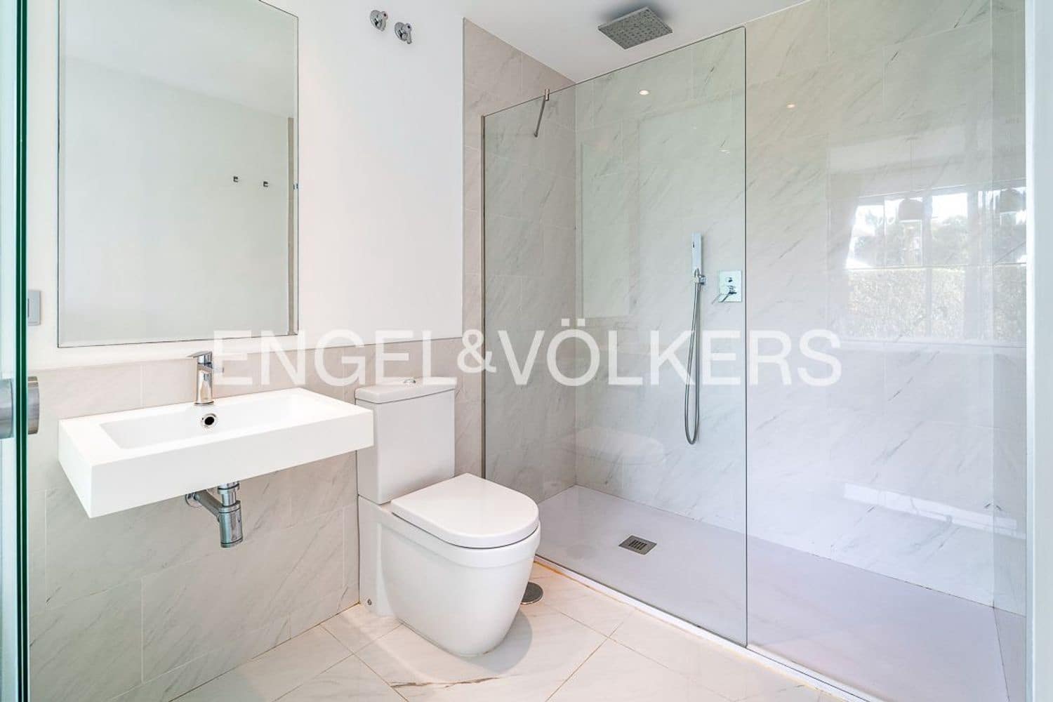 Apartamento de 4 habitaciones en New Golden Mile en venta con piscina garaje - 695.000 € (Ref: 9824531)