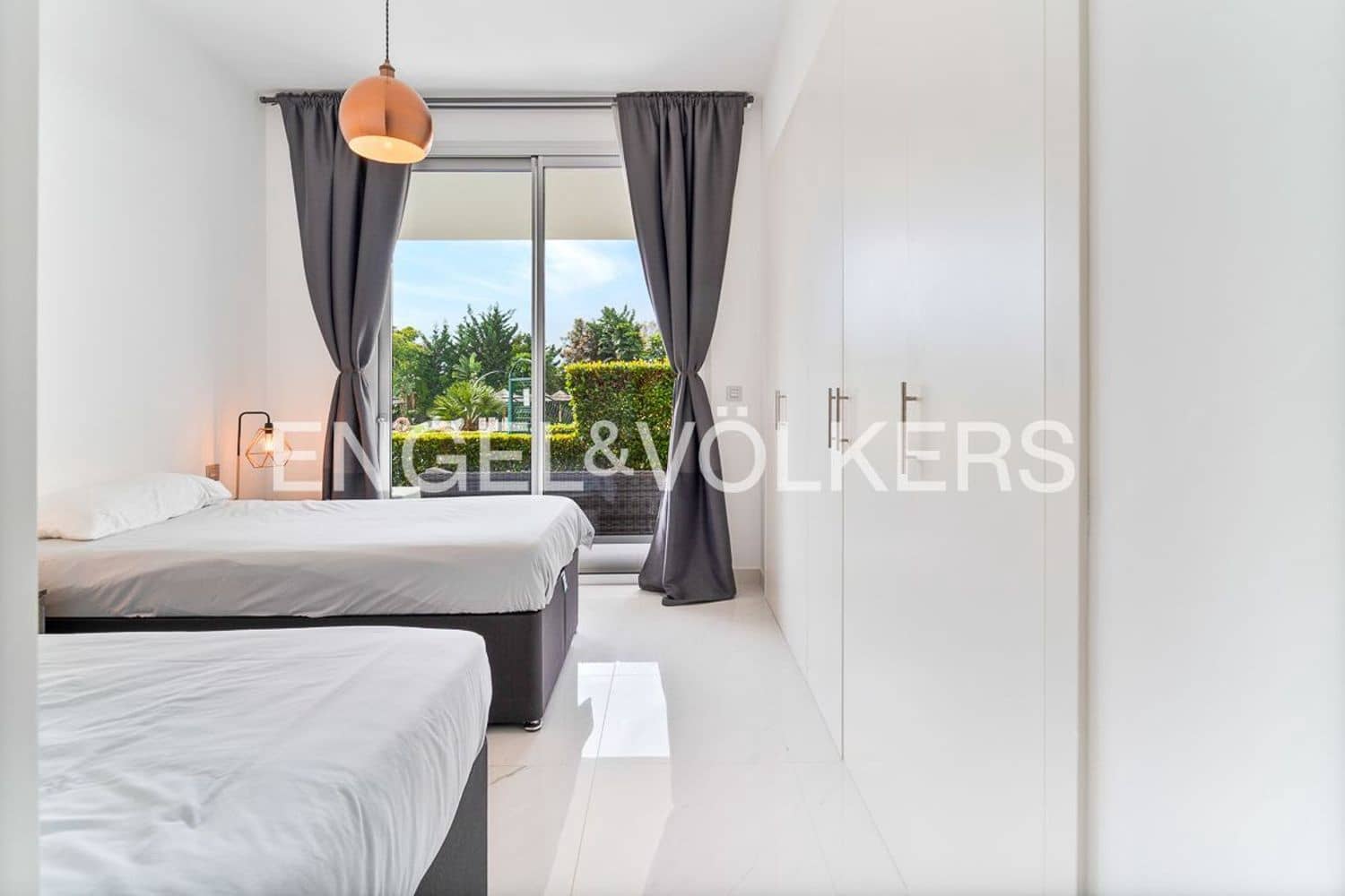 Apartamento de 4 habitaciones en New Golden Mile en venta con piscina garaje - 695.000 € (Ref: 9824531)