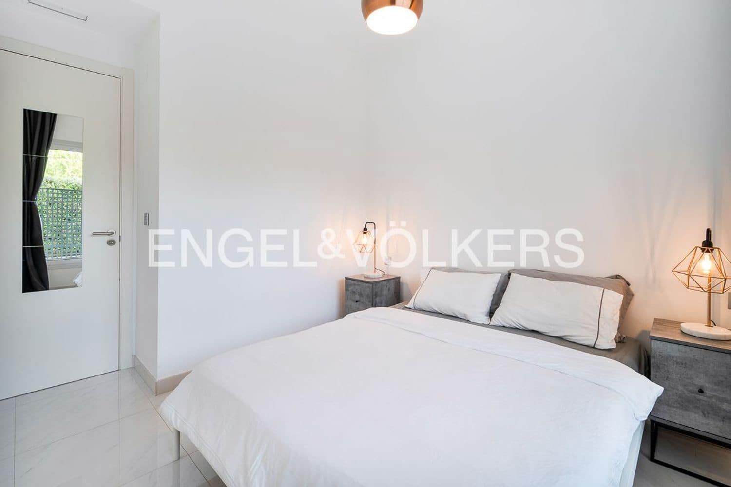 Apartamento de 4 habitaciones en New Golden Mile en venta con piscina garaje - 695.000 € (Ref: 9824531)