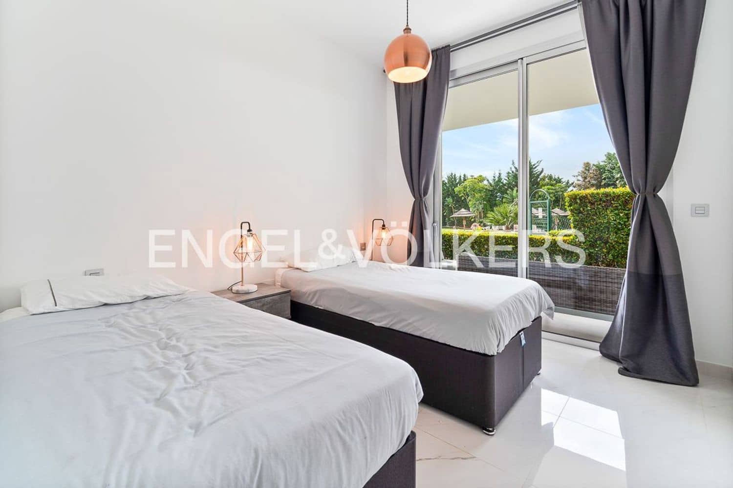 Apartamento de 4 habitaciones en New Golden Mile en venta con piscina garaje - 695.000 € (Ref: 9824531)