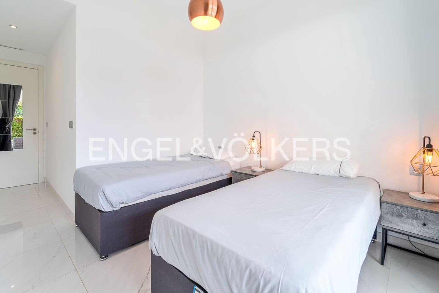 Apartamento de 4 habitaciones en New Golden Mile en venta con piscina garaje - 695.000 € (Ref: 9824531)