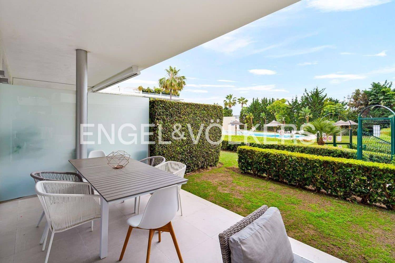 Apartamento de 4 habitaciones en New Golden Mile en venta con piscina garaje - 695.000 € (Ref: 9824531)