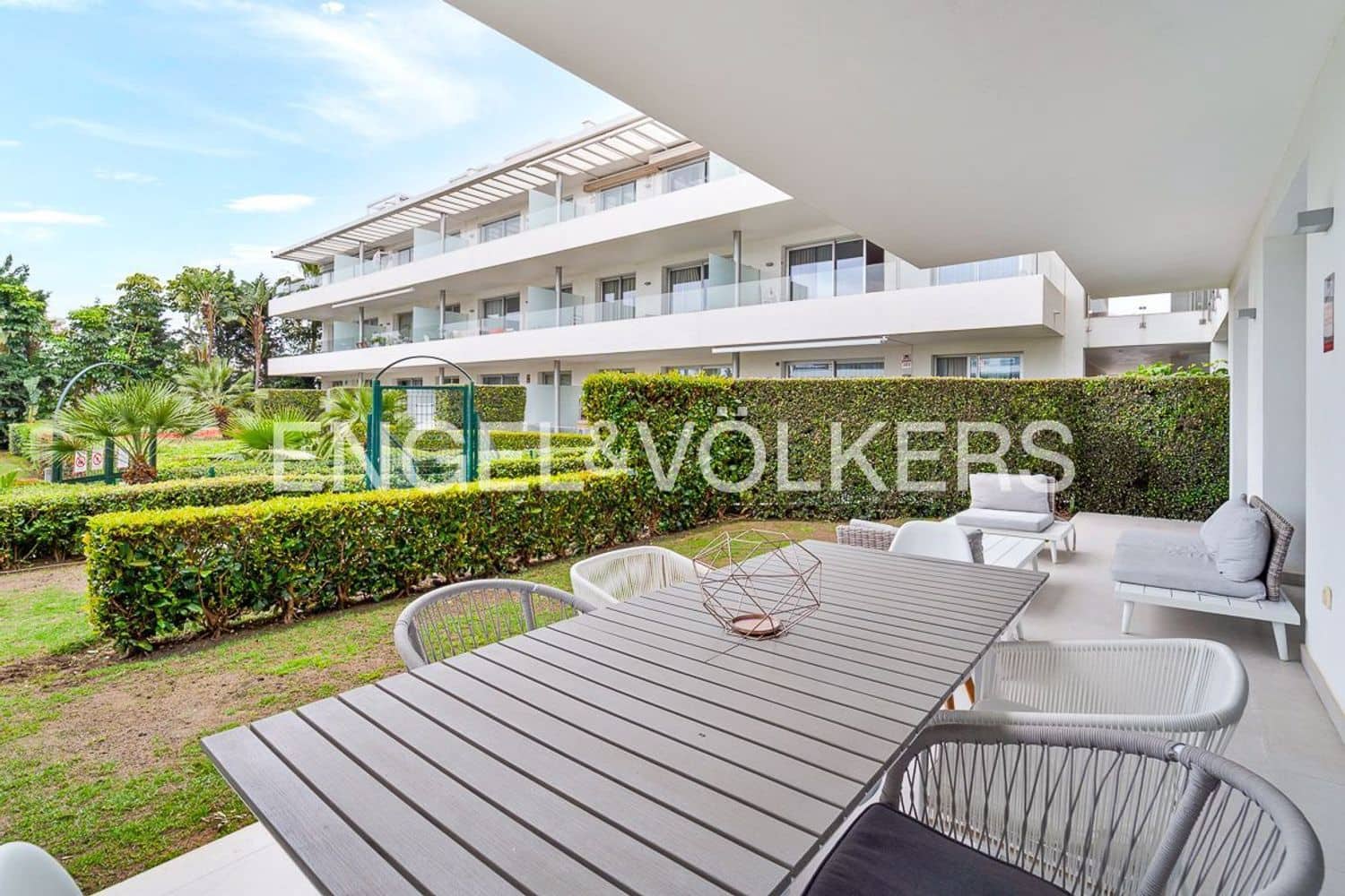 Apartamento de 4 habitaciones en New Golden Mile en venta con piscina garaje - 695.000 € (Ref: 9824531)