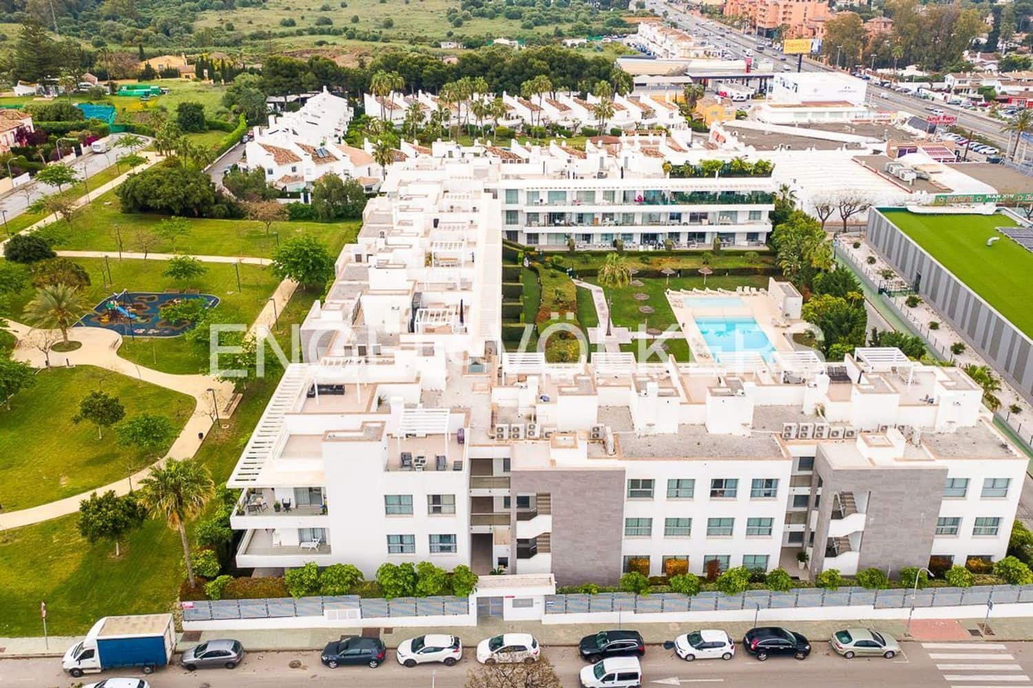 Apartamento de 4 habitaciones en New Golden Mile en venta con piscina garaje - 695.000 € (Ref: 9824531)