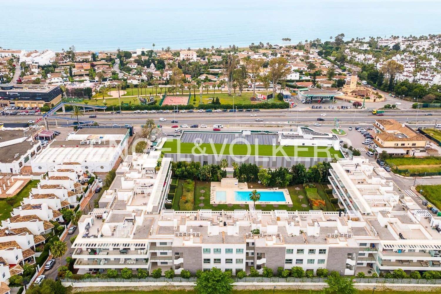 Apartamento de 4 habitaciones en New Golden Mile en venta con piscina garaje - 695.000 € (Ref: 9824531)