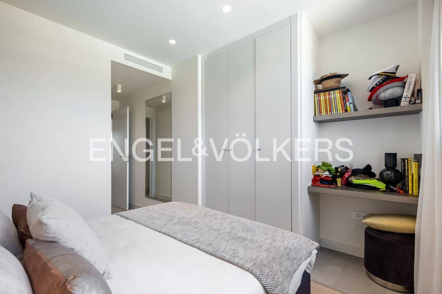Apartamento de 3 habitaciones en New Golden Mile en venta con piscina garaje - 749.000 € (Ref: 9824532)