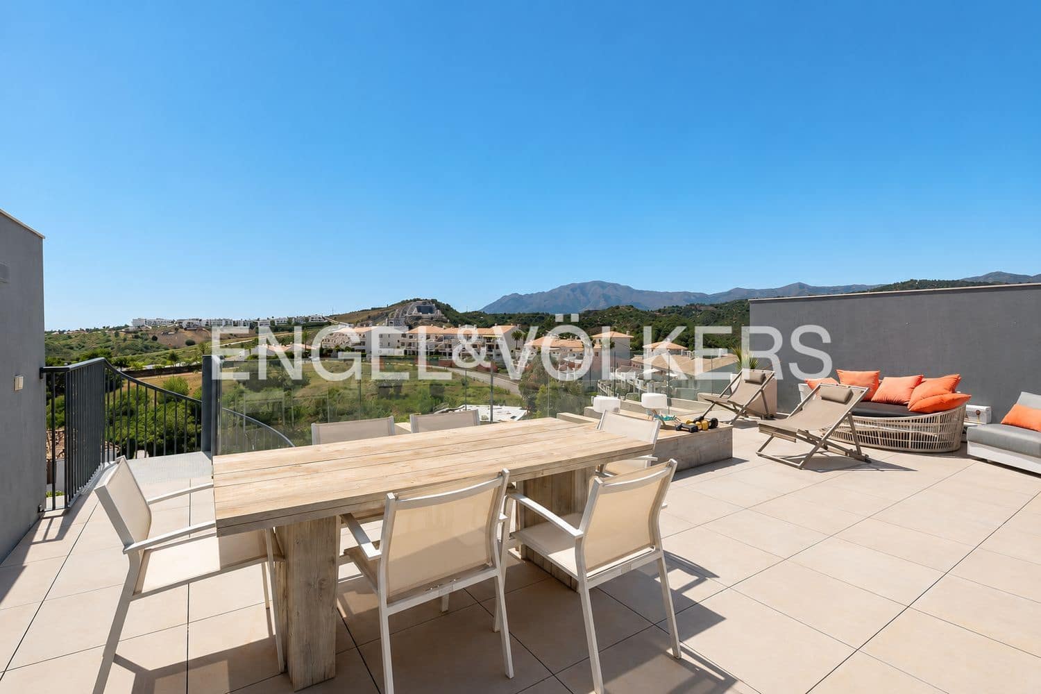 Apartamento de 3 habitaciones en New Golden Mile en venta con piscina garaje - 749.000 € (Ref: 9824532)