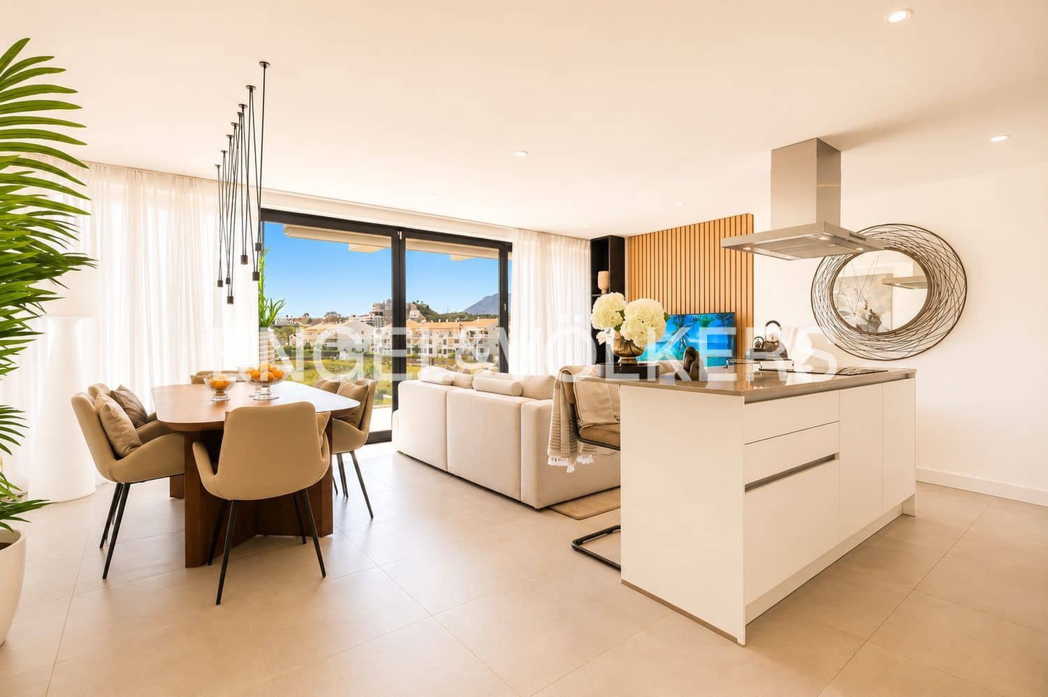 Apartamento de 3 habitaciones en New Golden Mile en venta con piscina garaje - 749.000 € (Ref: 9824532)